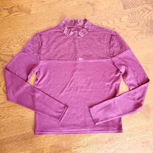 Long sleeve Lacey accent Top in Wine